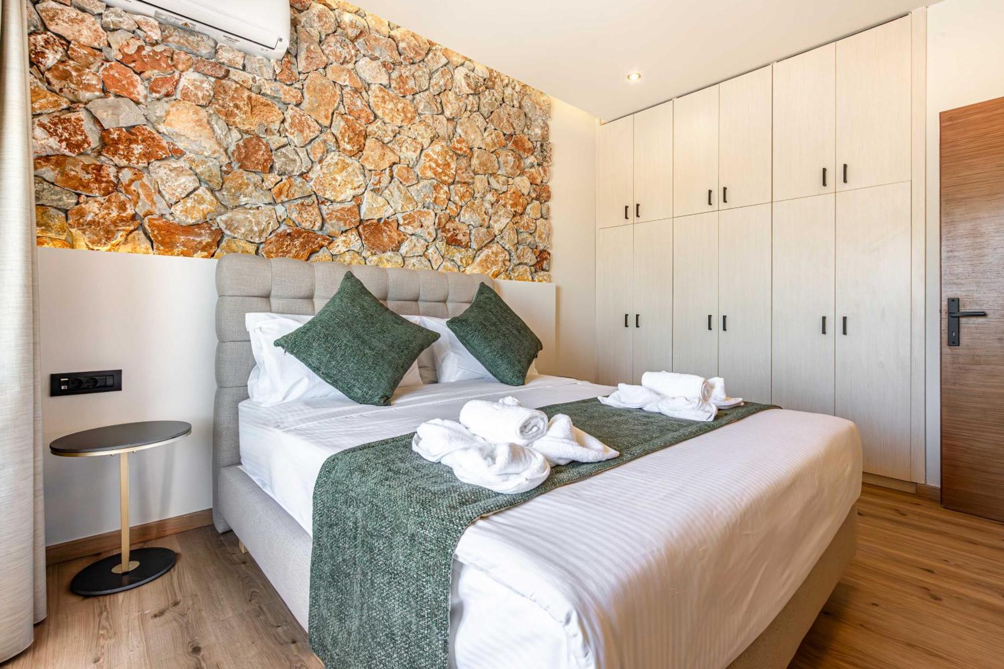 Villa Venezia Luxury Living Villas, *